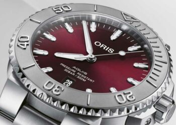 1140.ORIS AQUIS DATE 41.5mm Kirschrot