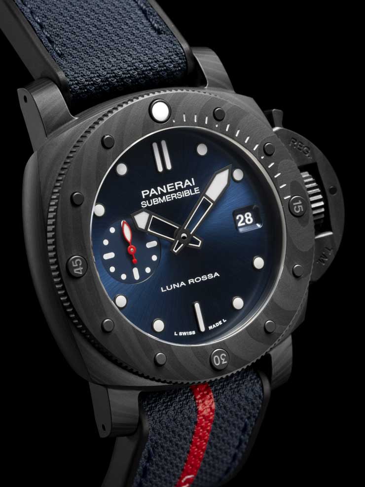 Panerai Submersible Luna Rossa Carbotech™